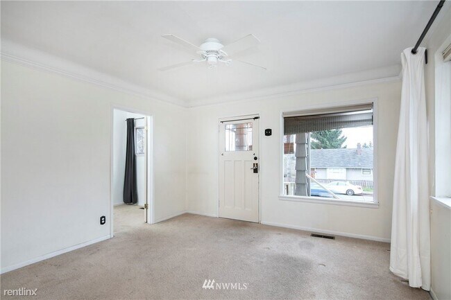 Foto del edificio - 2 br, 1 bath House - 8811 8th Ave NW