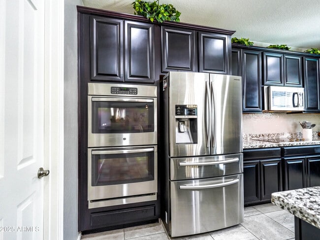 Foto del edificio - 761 W Desert Hollow Dr