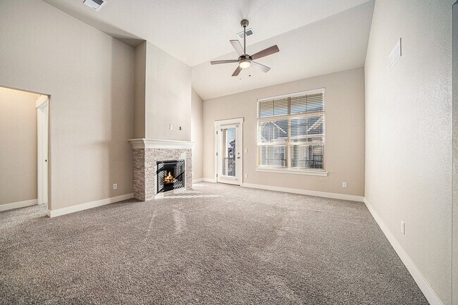 Building Photo - 3B/2B Condo in the Flats at Centerra Now A...