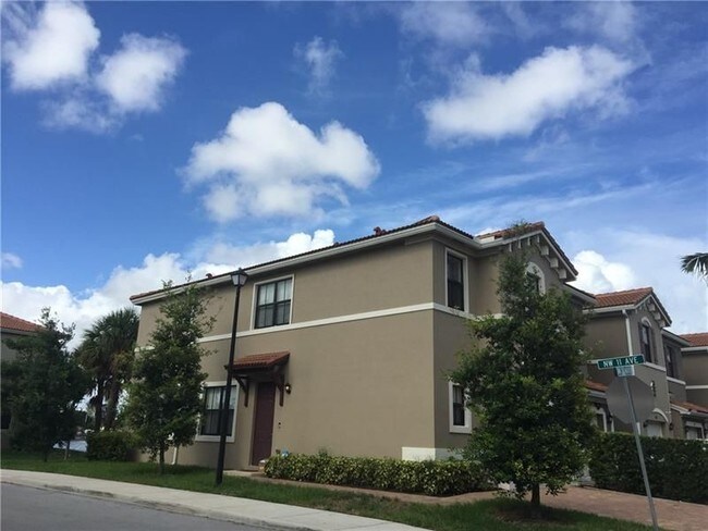Building Photo - Marvelous Madison Place Townhome