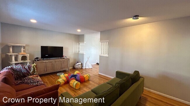 Building Photo - 3 br, 1.5 bath House - 6405 Parkview Lane