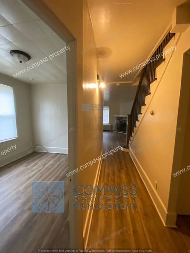 Building Photo - $1645.00 - 3 Bed, 1 Bath Semi Detached Twi...