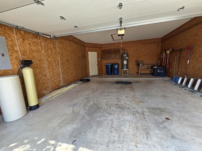 Building Photo - 445 Florian Dr