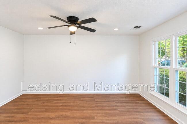Building Photo - 907 Royal Tern Ln
