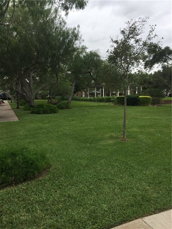 Foto del edificio - 45 Townhouse Ln