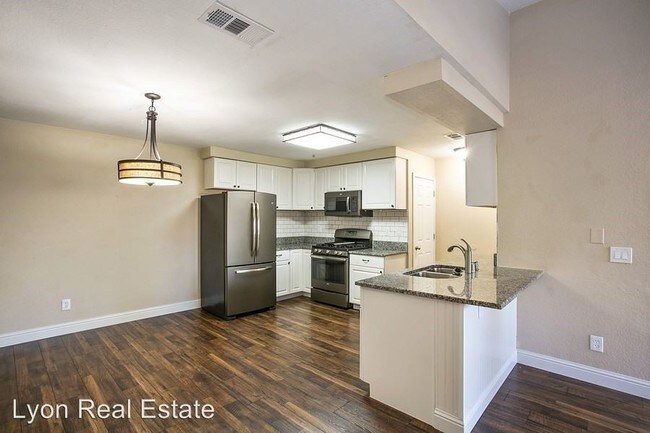 Building Photo - 5628 Mapleridge Ct