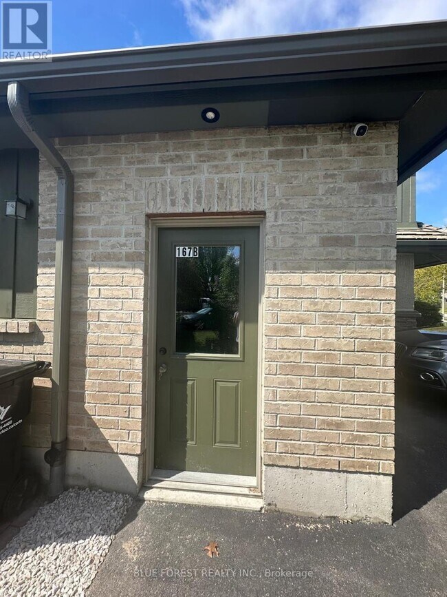 Photo du bâtiment - 167 Forfar Ave
