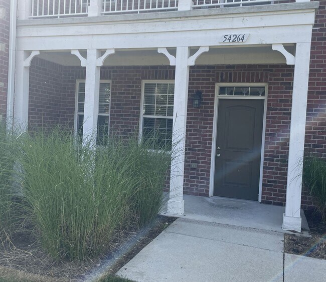 Foto del edificio - Shelby Township, 1st Floor Access!  2 Bedr...