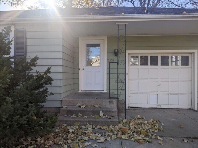 Building Photo - AVAILABLE NOW!!!  Rent Reduced through Jul...