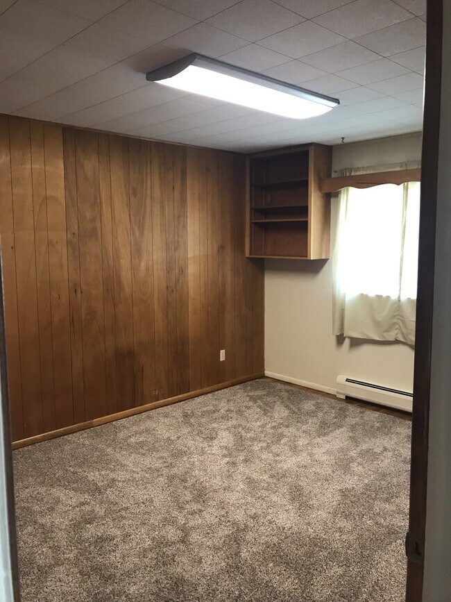 Foto del edificio - Spacious 3-Bedroom, 4 Plex – Pet Friendly