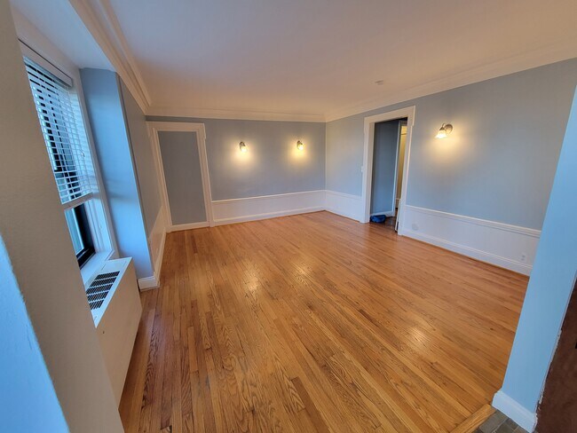 Building Photo - 15 E Kirby St