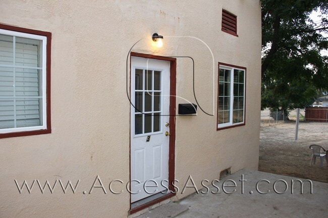 Building Photo - 137 E Peck St
