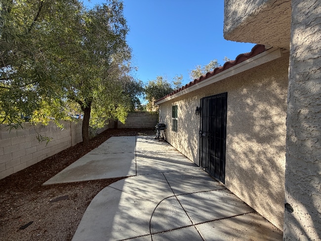 Building Photo - 3928 N Dream St