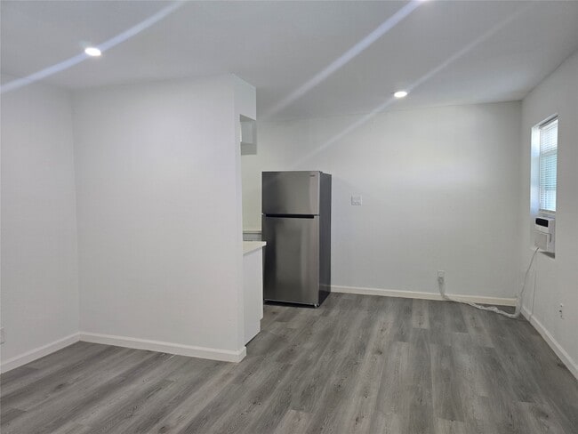 Building Photo - 712 Avenue H