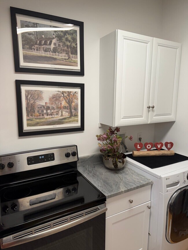 Foto del edificio - 300 Chestnut Hill Rd