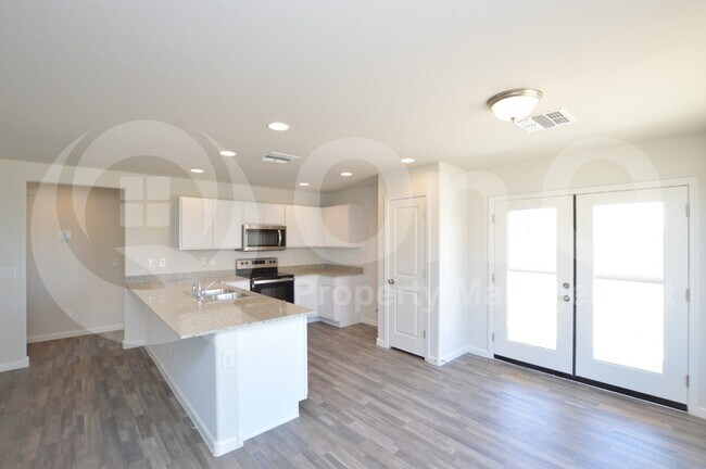 Building Photo - 777 Silvercreek Ln