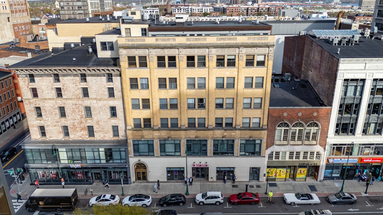 Primary Photo - CenterPointe Apartments