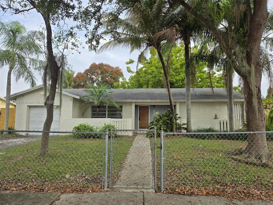 Primary Photo - 11015 SW 154th Terrace