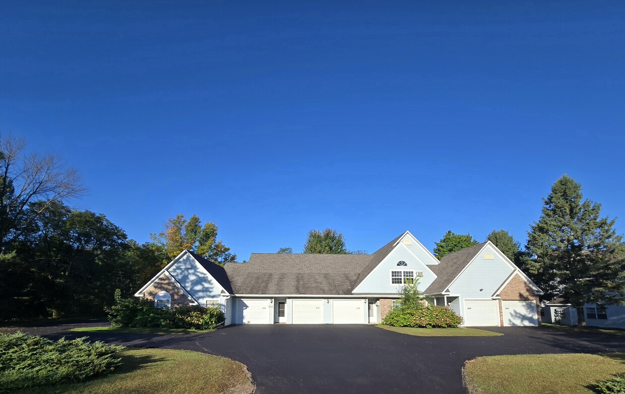 Foto principal - 3308 Echo Dells Ave