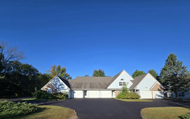 Building Photo - 3308 Echo Dells Ave