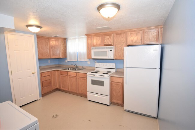 Building Photo - 580 N 200 E