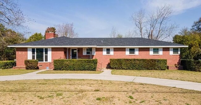 Building Photo - 614 Camellia St N E