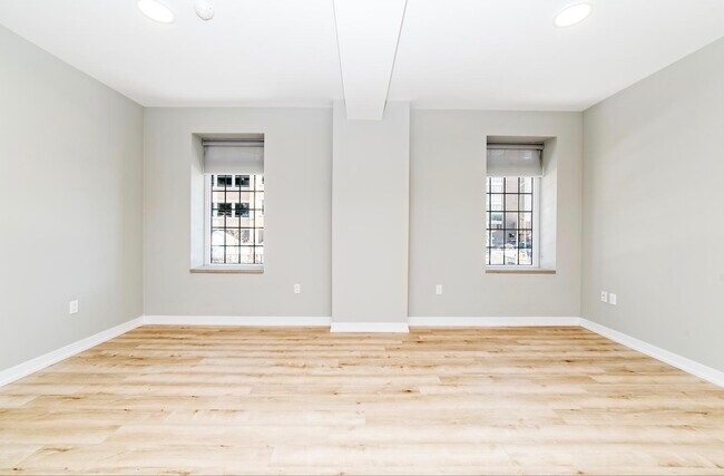 Photo du bâtiment - 70 King Street East