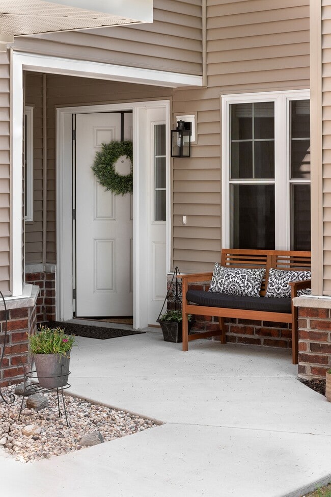 Manchester Oaks Private Entrance - Manchester Oaks