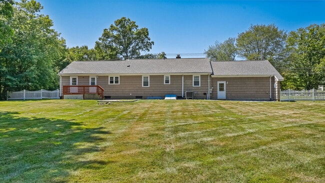 Building Photo - 918 Daniels Farm Rd