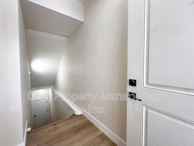 Building Photo - 14807-14899 99 Ave NW