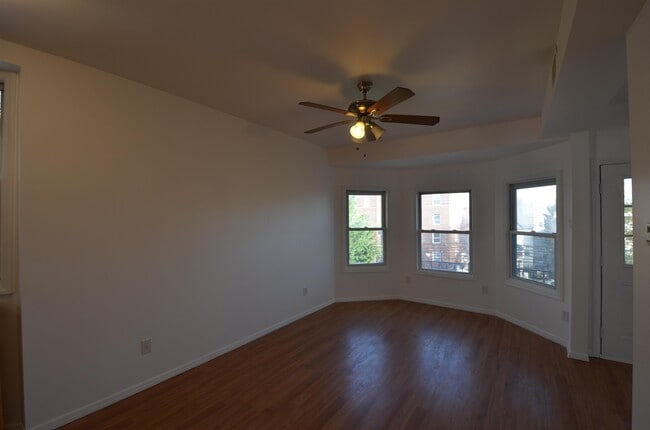 Foto del edificio - 211 Duncan Ave