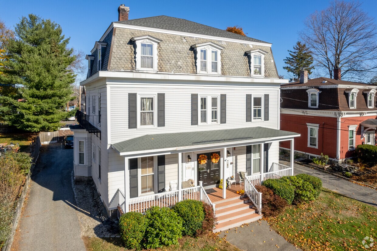 15 Vine St, Melrose, MA 02176 Rentals in Melrose at 15 Vine St Melrose