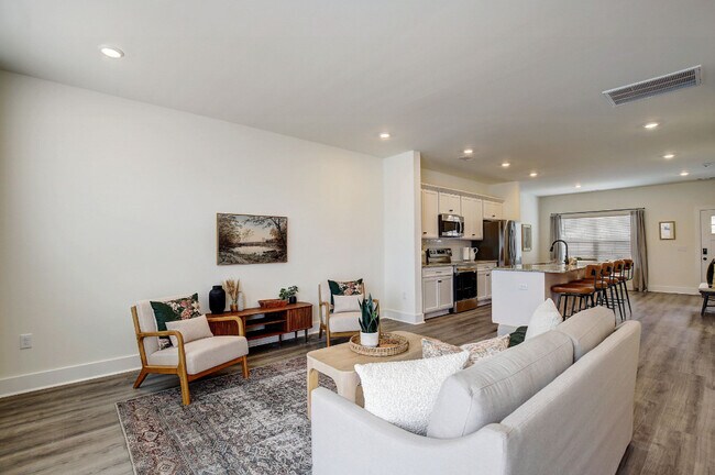 Foto del edificio - Blakeney Commons Townhomes