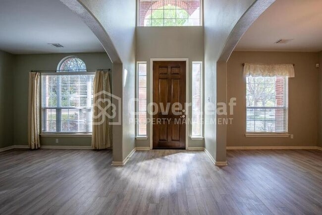 Building Photo - 208 Doral Ct