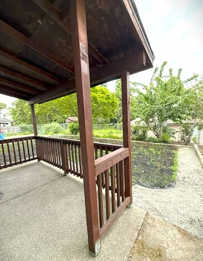 Building Photo - Beacon Hill View Home  - Shaffer Ave