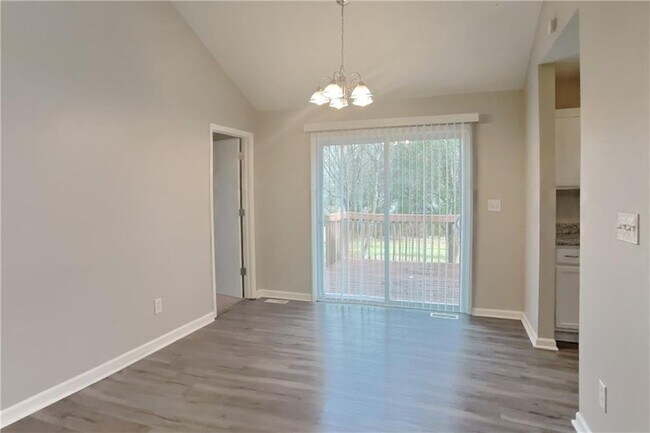 Foto del edificio - 140 Linda Ln