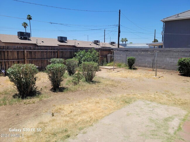 Foto del edificio - 5037 West Myrtle Ave