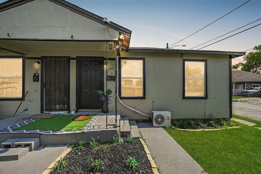 Photo - 3705 Bremond Street Unit 1