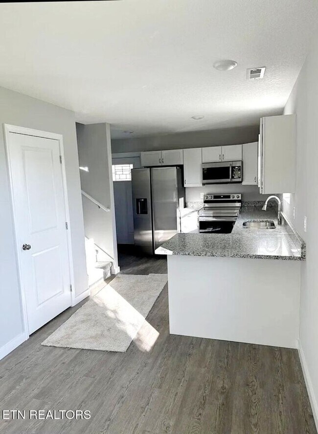 Foto del edificio - Knoxville 37921 - 2 bedroom 1.5 bath - cal...