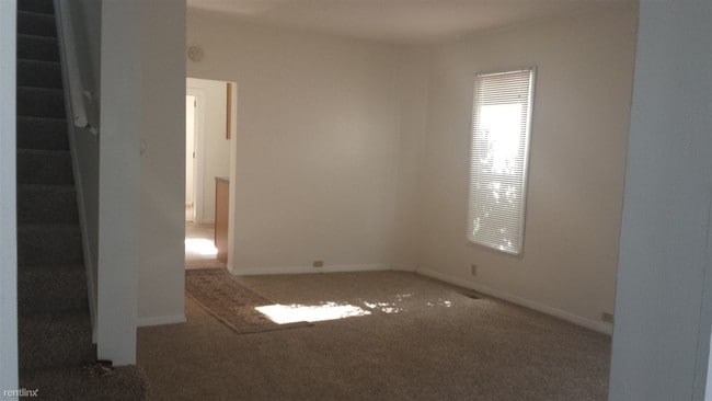 Building Photo - 324 Central Ave N