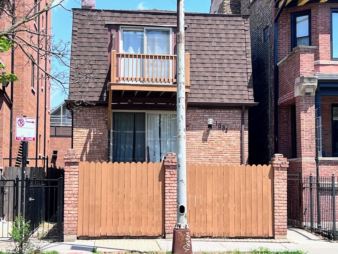 Foto principal - 1034 W Diversey Pkwy