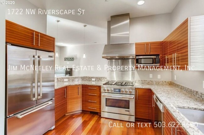 Building Photo - Available Now! 2 Bed/ 2.5 Bath Condo w/ De...