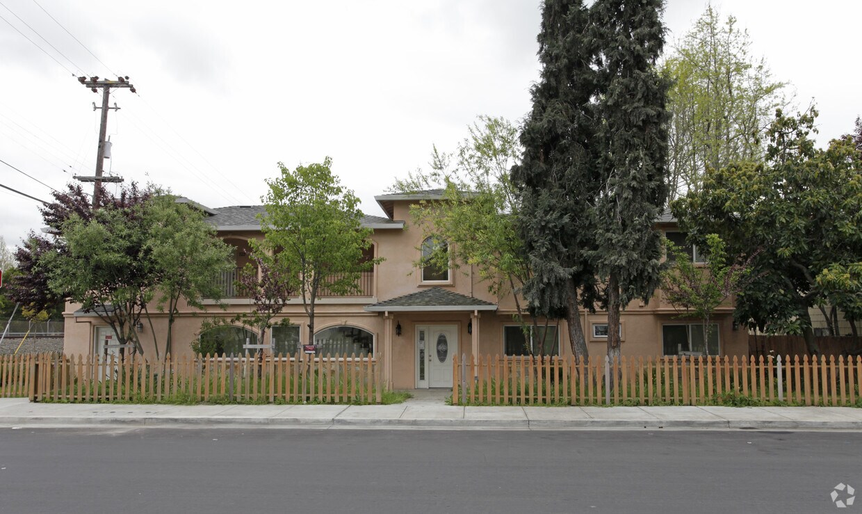 Building Photo - 25231 Whitman St