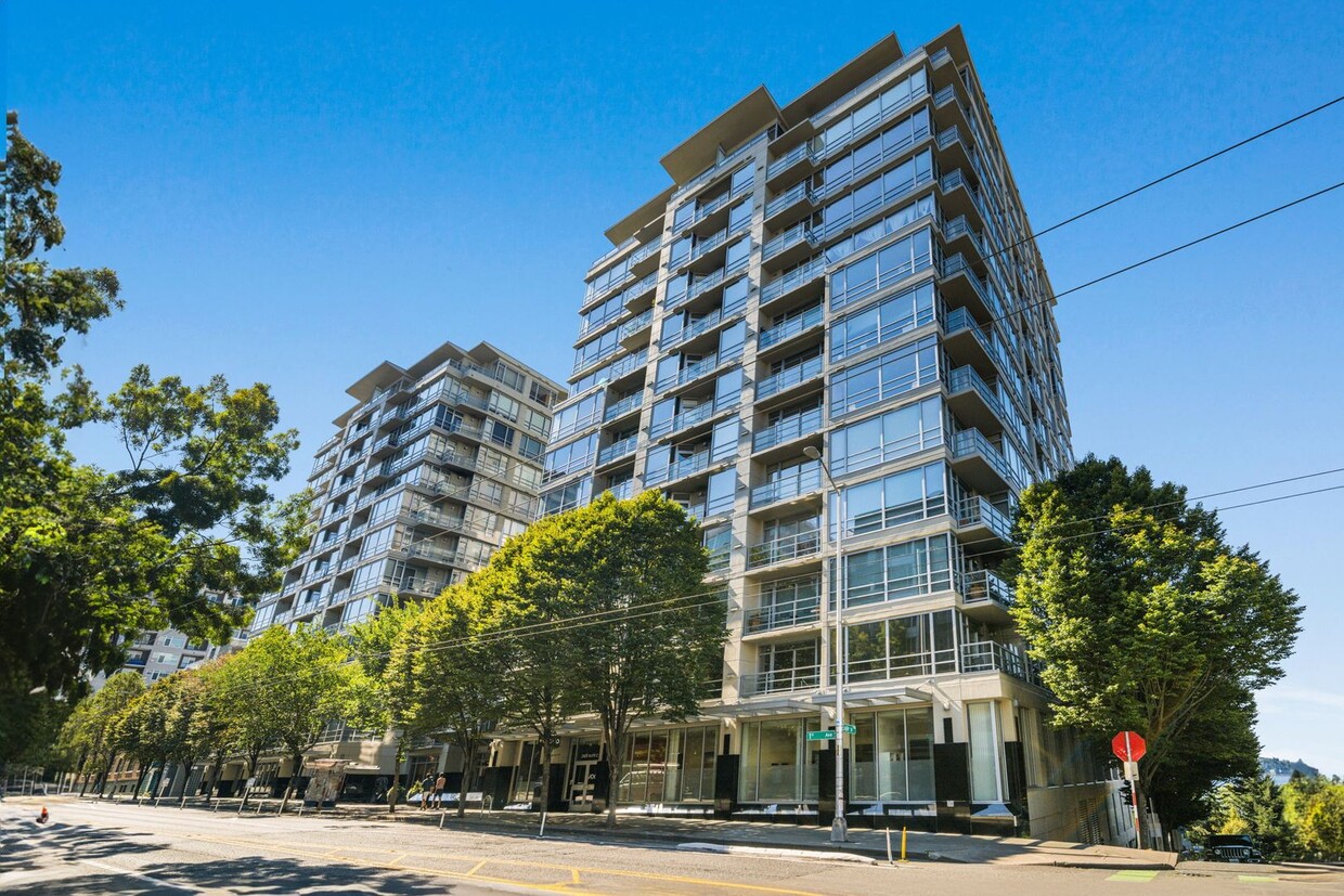 Foto principal - 2929 1st Ave