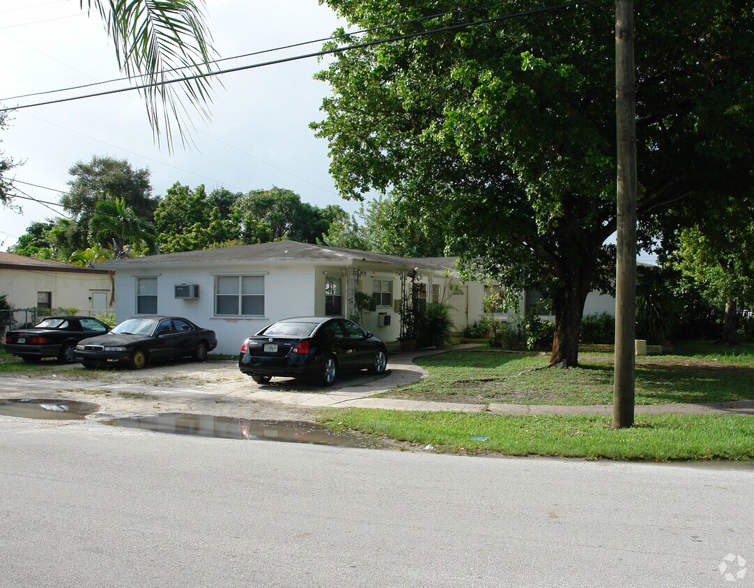 Primary Photo - 1124 NE 128th St
