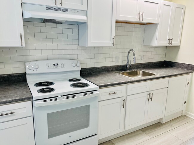 Fully-Equipped Kitchens - Shamrock Gardens Apartments