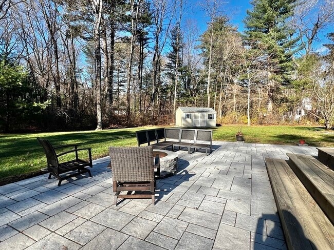 Building Photo - 9 Tinkham Glen