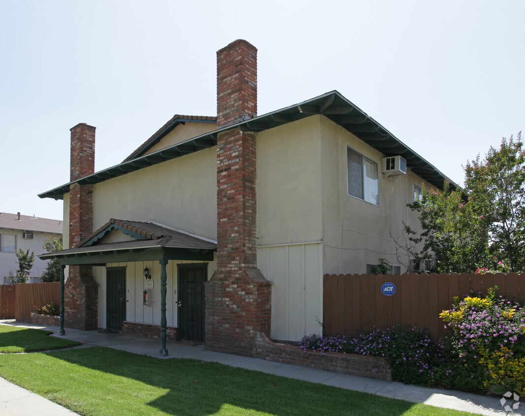 Building Photo - 3041 Elgin Dr