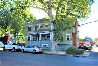 Building Photo - 1015 26th St