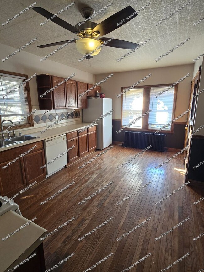 Foto del edificio - Freshly Painted 3 Bedroom